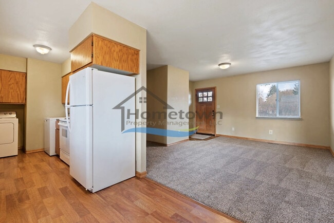 Building Photo - Beautiful 2 bedroom 1 bath Duplex in Hayden!