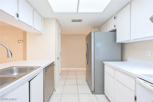 Building Photo - 2370 Naples Trace Cir