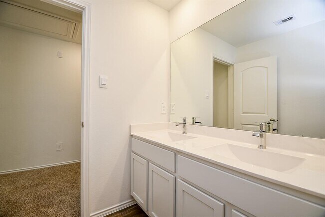 Building Photo - 6023 Ginevra Summers Dr