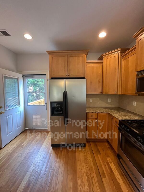 Building Photo - 1357 Eubanks Ave