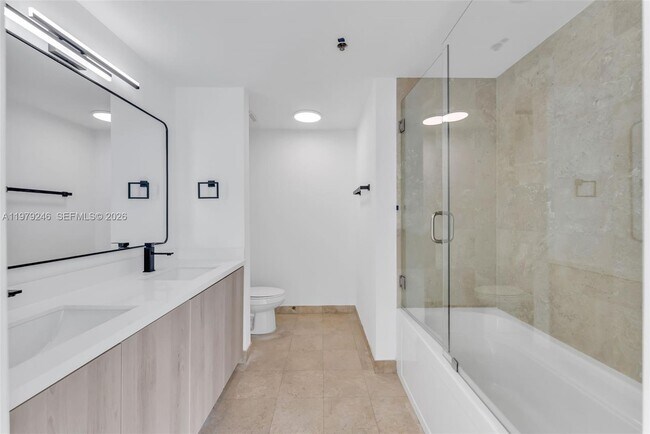 Building Photo - 350 S Miami Ave