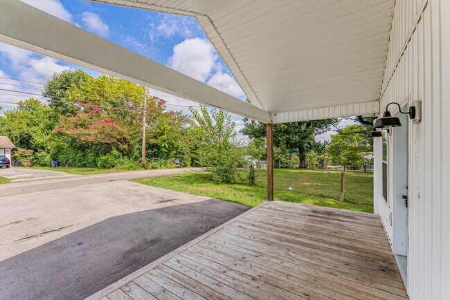 Building Photo - 5004 Knoxwood Dr