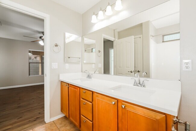 Building Photo - 39433 N Parisi Cir