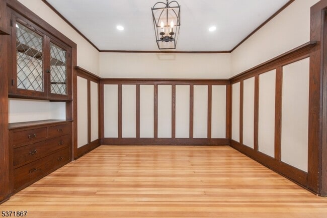 Building Photo - 50 Walnut Crescent