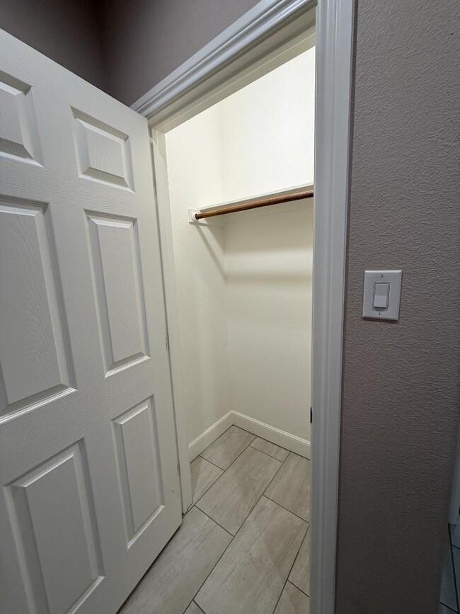 Building Photo - 267 NE Ave F