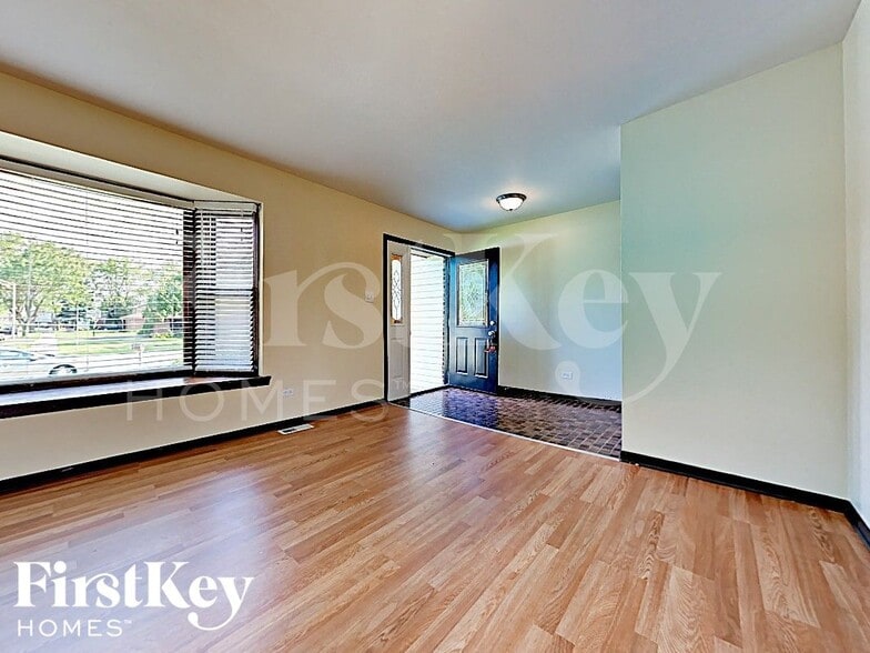 Building Photo - 6048 White Birch Ln