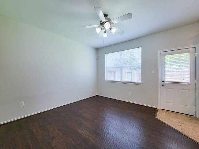 Building Photo - BEAUTIFUL 3 BEDROOM 2 BATH TOWNHOME THAAT ...