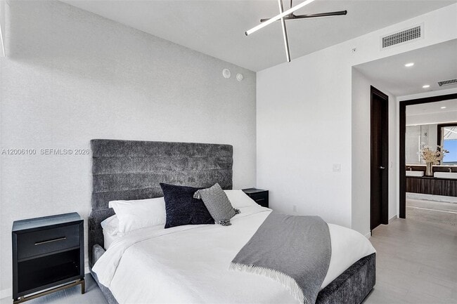 Building Photo - 1000 Brickell Plaza