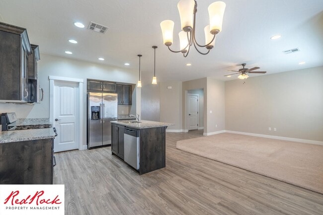 Building Photo - 4 Bedroom Spacious St. George Home with Large Backyard