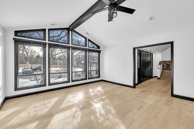 Building Photo - 15160 W Oak Spring Rd