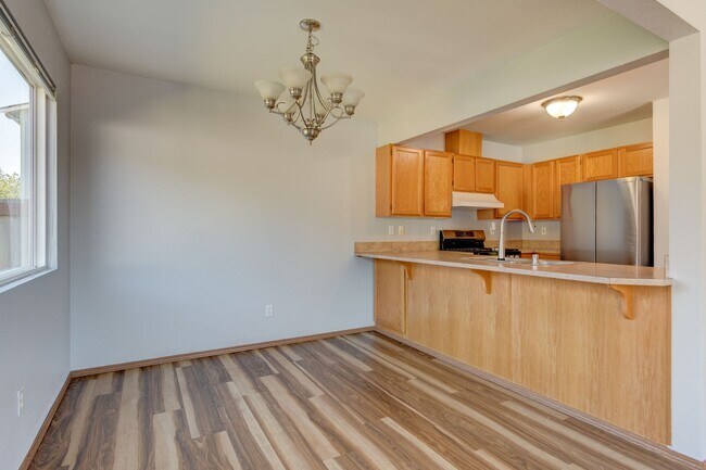 Building Photo - 972 NW Quarterdeck Loop