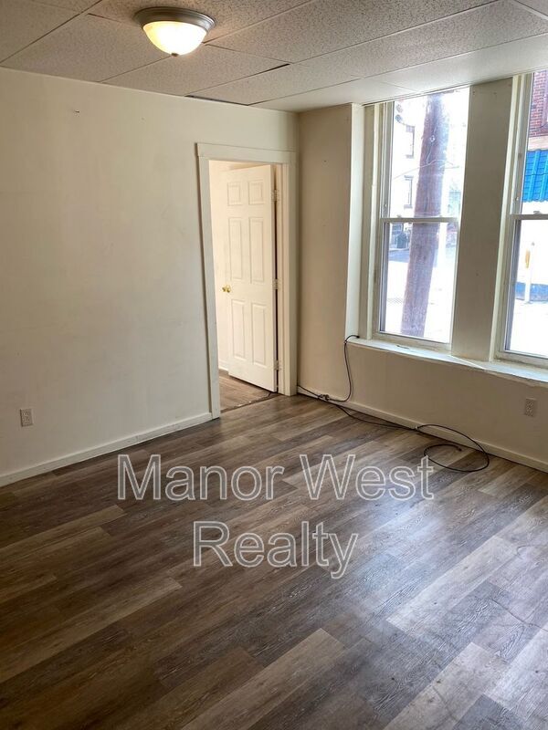 Primary Photo - 218 W Market St
