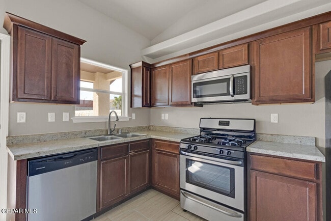 Building Photo - 159 Homedale Dr