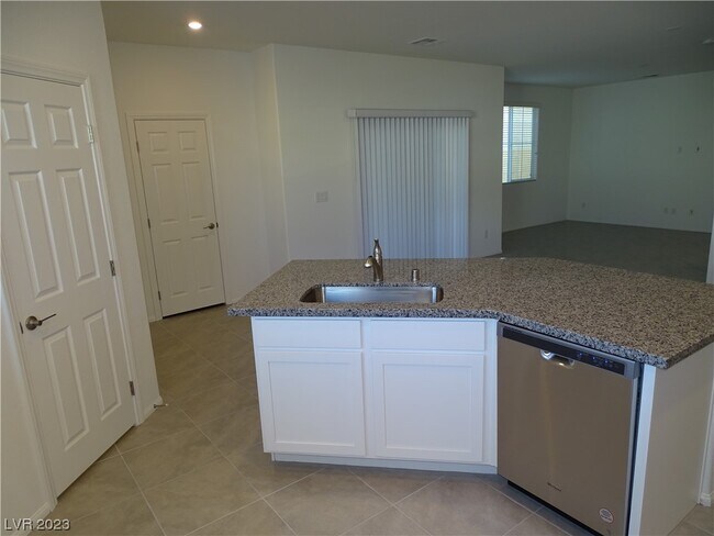 Building Photo - 10589 Sariah Skye Ave