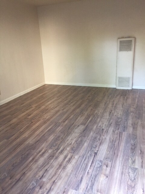 Building Photo - 21st