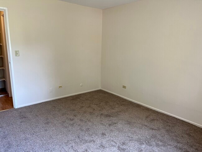 Building Photo - 1461 E Winslowe Dr