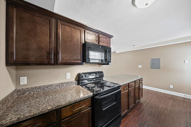 Building Photo - Pet Friendly Two Bedroom!