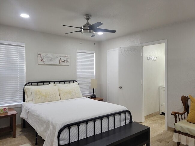 Building Photo - 5526 Excalibur Dr