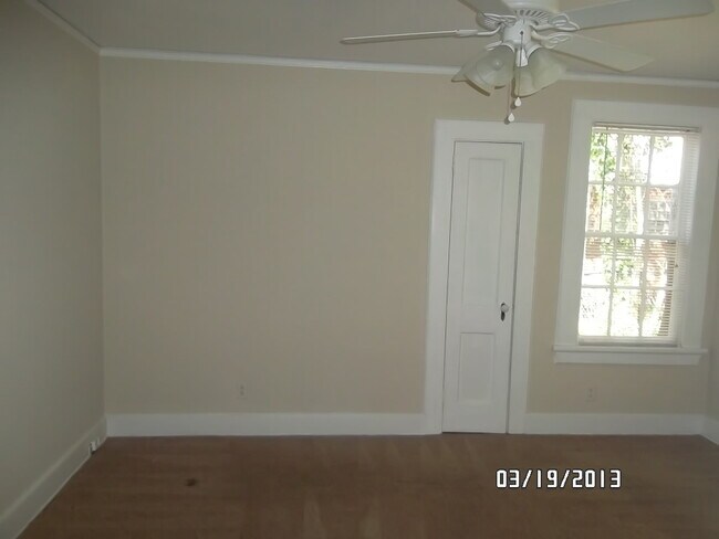 Building Photo - r1905b