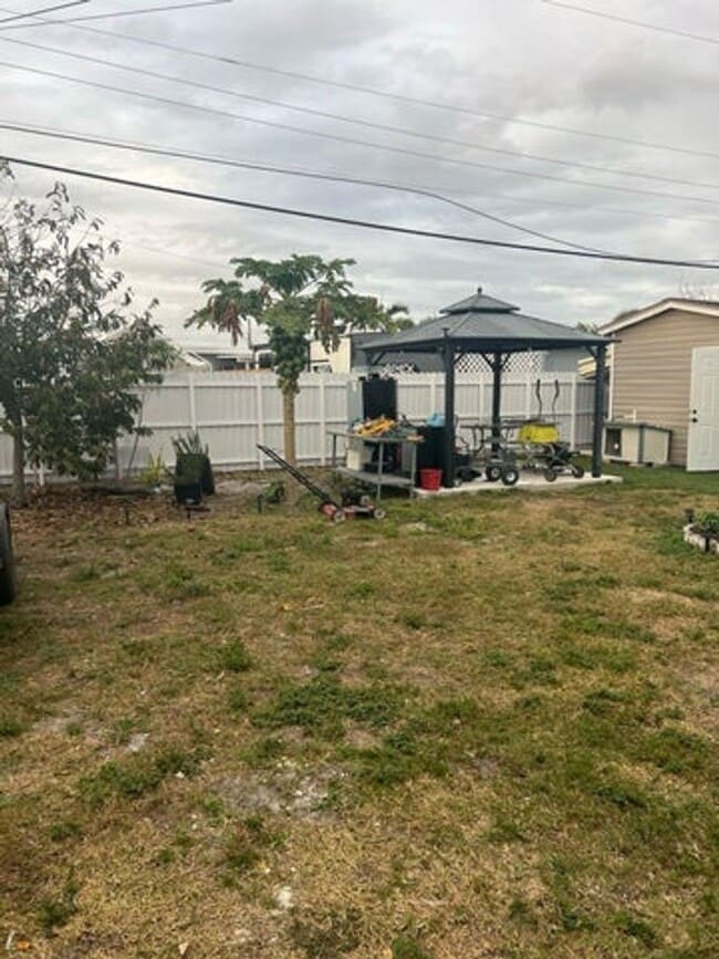 Building Photo - 5715 Cinnamon Dr