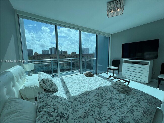 Building Photo - 2950 NE 188th St