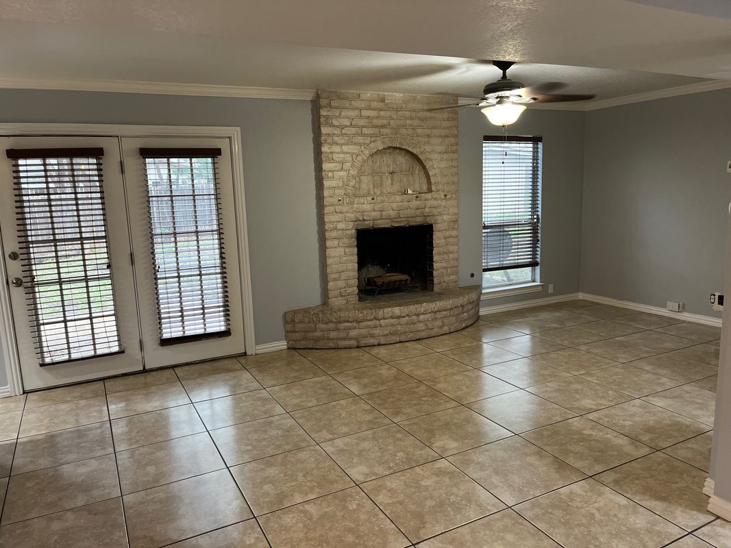 Building Photo - 3650 Mapleton Dr