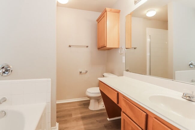 Building Photo - 822 Sycamore St