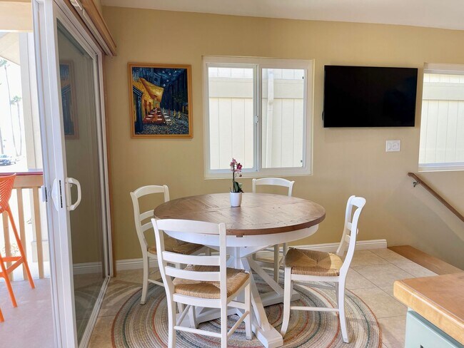 Building Photo - 3 Bedroom + 2 Bathroom Home | Hollywood Beach | Oxnard | Fully Furnished