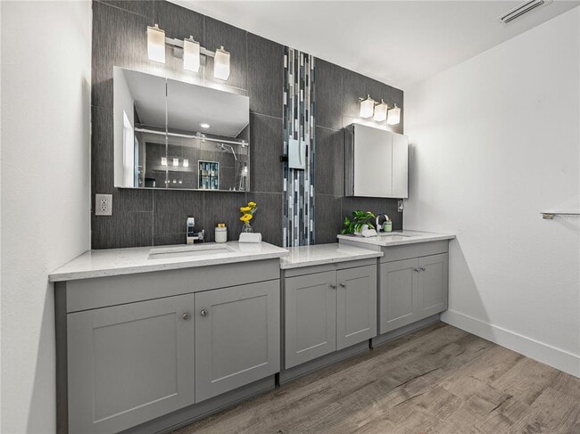 Building Photo - 7125 Shore Dr S