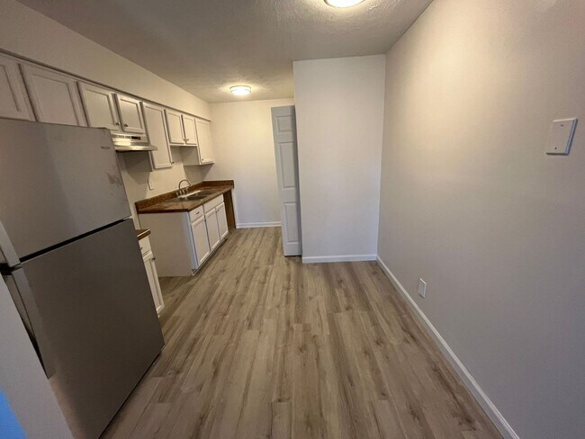 Primary Photo - Modern 2-Bed, 1-Bath Oasis with Central Ai...