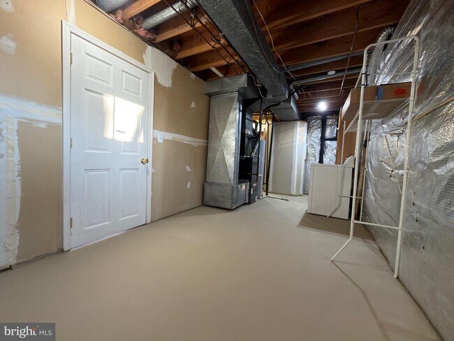 Building Photo - 7684 Green Garland Dr