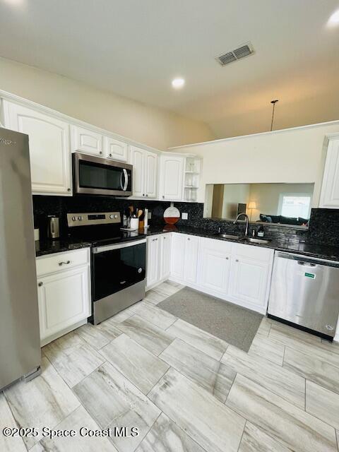 Building Photo - 878 Yorktowne Dr