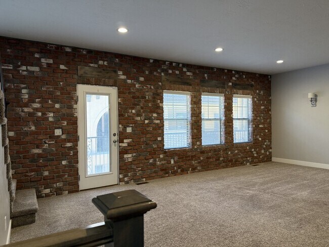 Building Photo - 5535 W Naples Dr