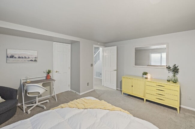 Building Photo - Spacious 6-Bedroom Broadmoor Rental with M...