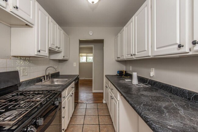 Building Photo - 104 Glen Garry Rd