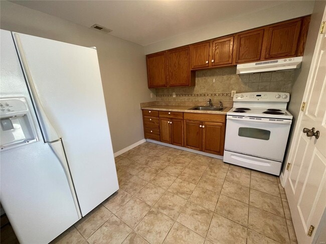 Building Photo - 6170 Roseglyn Ln