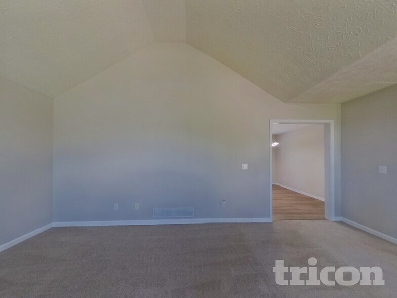 Building Photo - 217 White Pine Ln