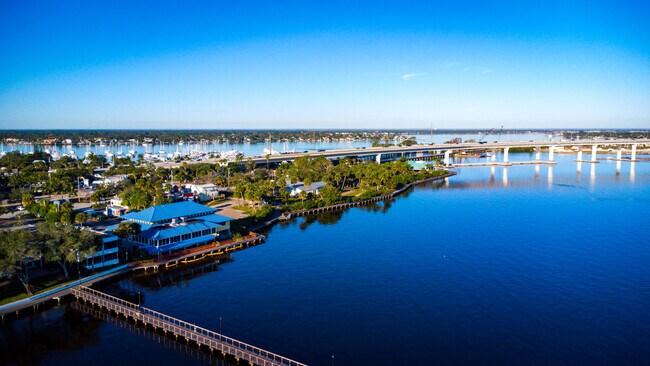 Building Photo - 1360 SW Albatross Way