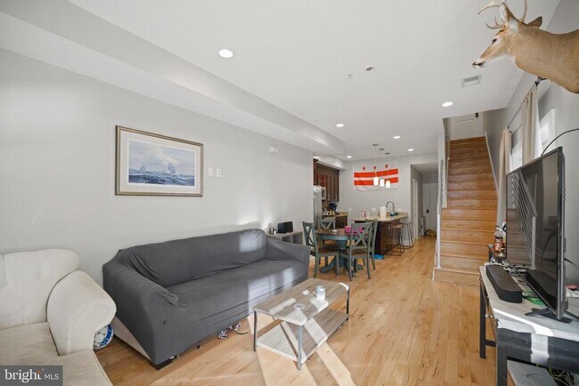 Building Photo - 3205 7th St NE