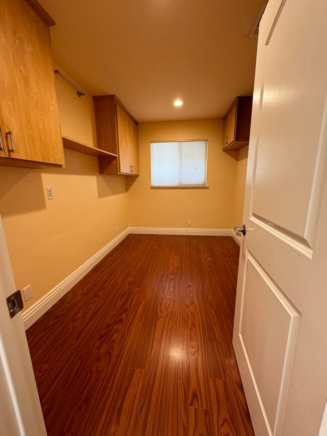 Building Photo - 6003 Prospect Rd