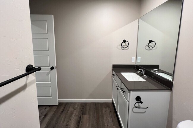 Building Photo - Townhome For Rent NW OKC!