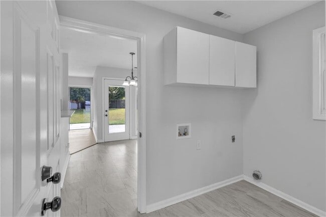 Building Photo - 250 Meadow View Dr