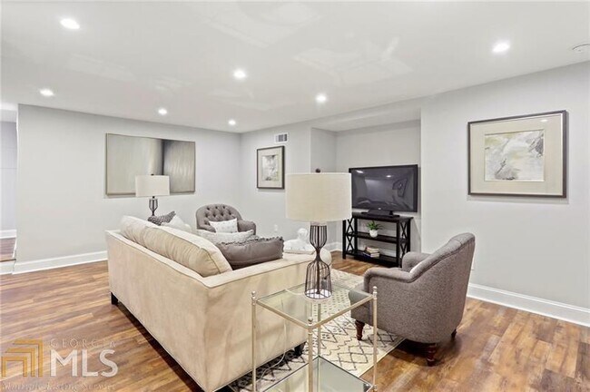 Building Photo - 1309 Stillwood Dr NE