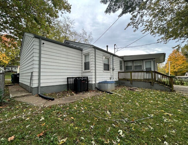 Building Photo - 1337 Odessa Dr