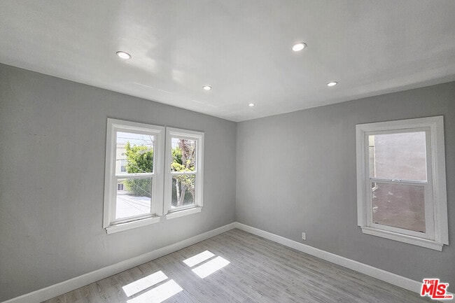 Building Photo - 1152 S Hayworth Ave