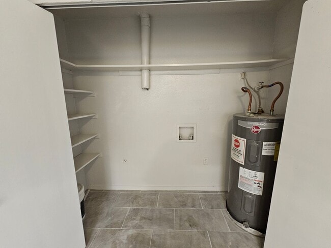 Building Photo - Beautifully Renovated 2-Bedroom Half Duple...