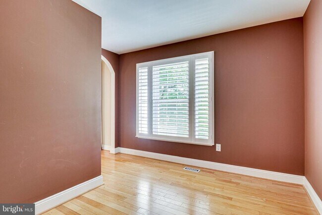 Building Photo - 6122 Bayliss Pl