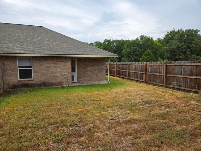 Building Photo - 1742 Rock Hollow Loop