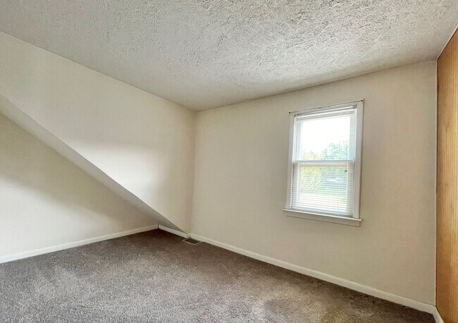 Bedroom 2 - 3392 Howlett Hill Rd