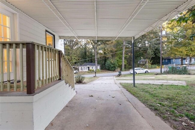 Building Photo - 6048 Blackhawk Trail SE